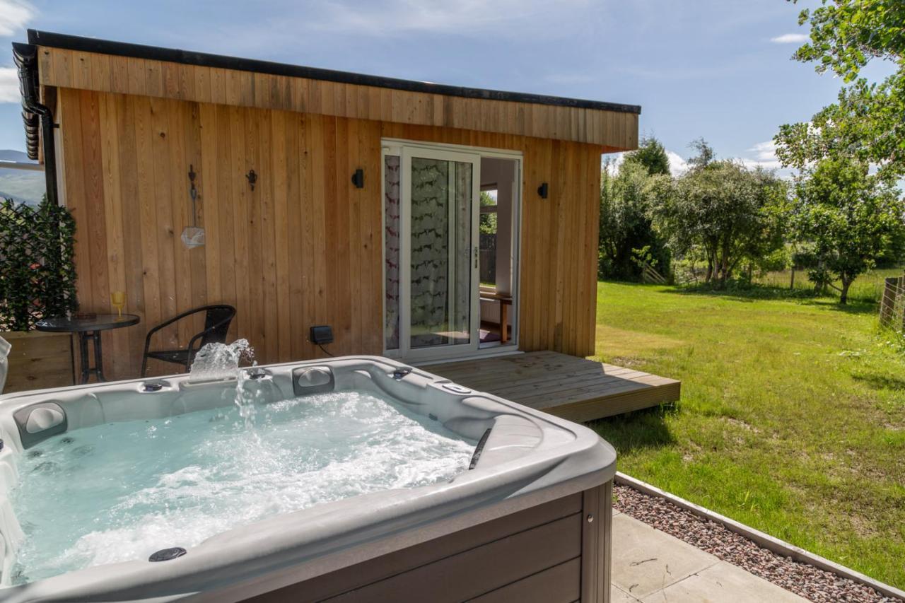 Allt Mor Rentals - Chalet With Hot Tub, And Studio Apartment No Hot Tub Roybridge Dış mekan fotoğraf