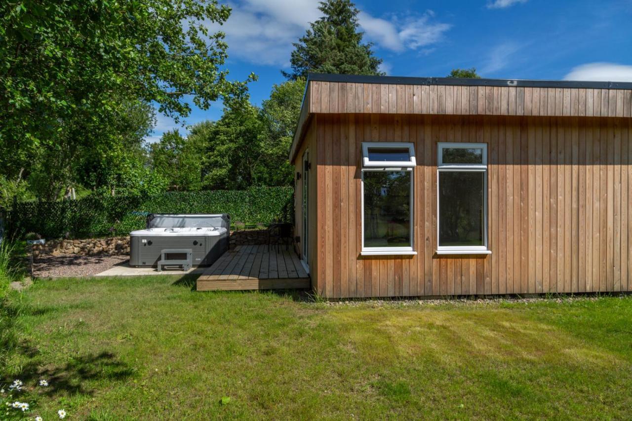 Allt Mor Rentals - Chalet With Hot Tub, And Studio Apartment No Hot Tub Roybridge Dış mekan fotoğraf